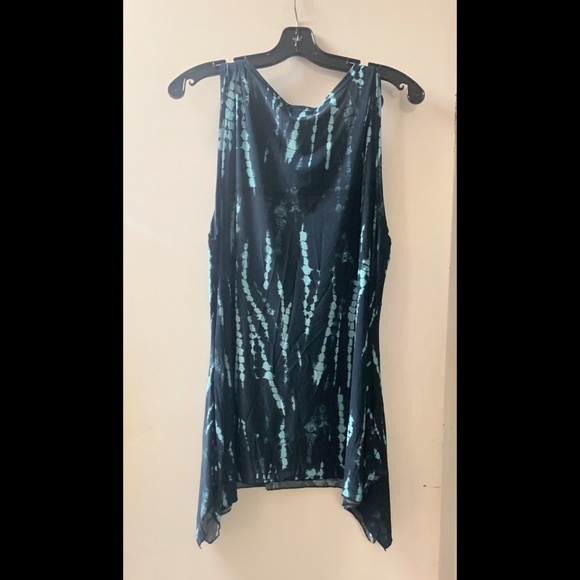 📦 Full Figure Sleeveless Sharkbite Tunic - Picture 3 of 6